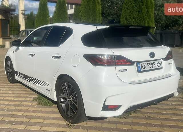 Белый Лексус СТ, объемом двигателя 1.8 л и пробегом 305 тыс. км за 13990 $, фото 6 на Automoto.ua