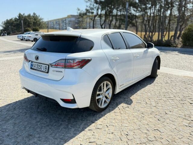 Білий Лексус СТ, об'ємом двигуна 1.8 л та пробігом 150 тис. км за 14700 $, фото 4 на Automoto.ua