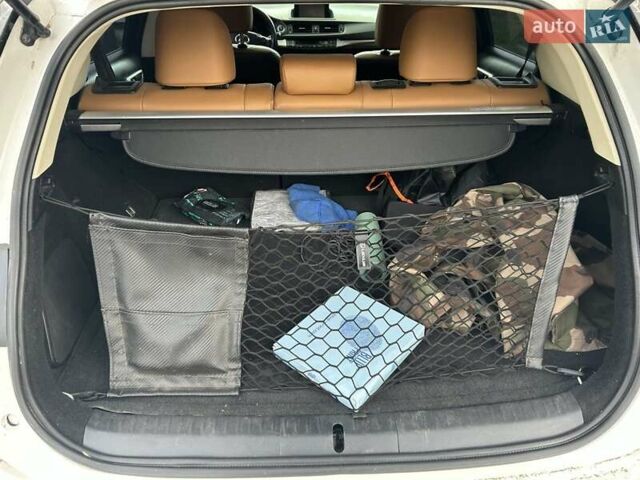 Білий Лексус СТ, об'ємом двигуна 1.8 л та пробігом 82 тис. км за 17000 $, фото 11 на Automoto.ua