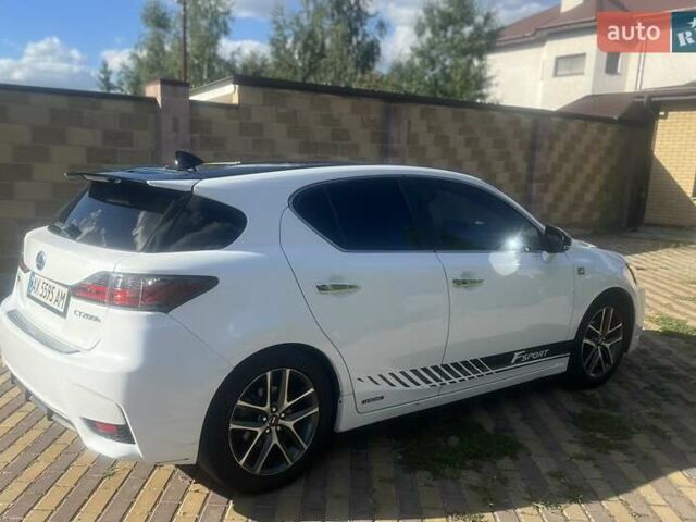 Белый Лексус СТ, объемом двигателя 1.8 л и пробегом 305 тыс. км за 13990 $, фото 4 на Automoto.ua