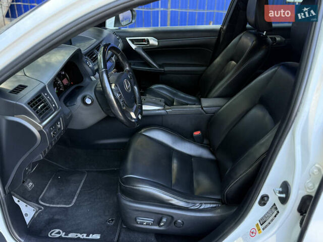 Білий Лексус СТ, об'ємом двигуна 1.8 л та пробігом 170 тис. км за 16900 $, фото 40 на Automoto.ua