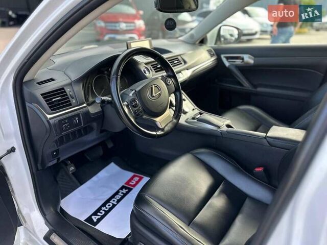 Белый Лексус СТ, объемом двигателя 1.8 л и пробегом 187 тыс. км за 15690 $, фото 17 на Automoto.ua