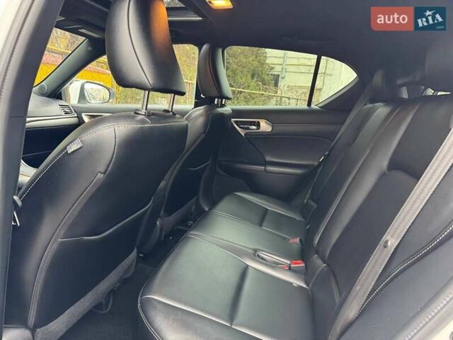 Белый Лексус СТ, объемом двигателя 1.8 л и пробегом 180 тыс. км за 14900 $, фото 15 на Automoto.ua