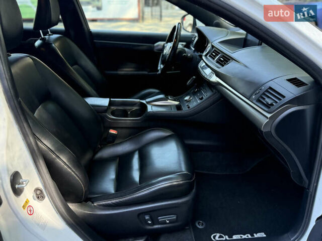 Білий Лексус СТ, об'ємом двигуна 1.8 л та пробігом 170 тис. км за 16900 $, фото 43 на Automoto.ua
