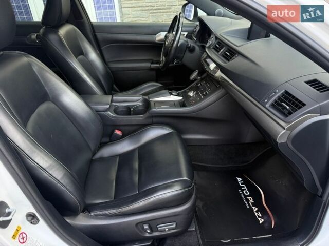 Белый Лексус СТ, объемом двигателя 1.8 л и пробегом 180 тыс. км за 14900 $, фото 38 на Automoto.ua