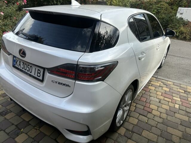 Белый Лексус СТ, объемом двигателя 1.8 л и пробегом 180 тыс. км за 14800 $, фото 1 на Automoto.ua