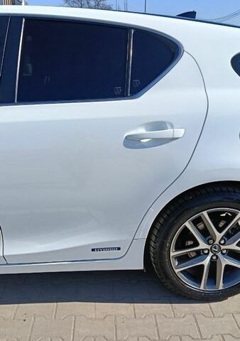 Білий Лексус СТ, об'ємом двигуна 1.8 л та пробігом 122 тис. км за 15700 $, фото 22 на Automoto.ua