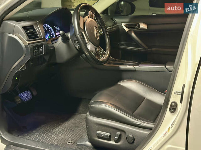 Білий Лексус СТ, об'ємом двигуна 1.8 л та пробігом 120 тис. км за 14499 $, фото 15 на Automoto.ua