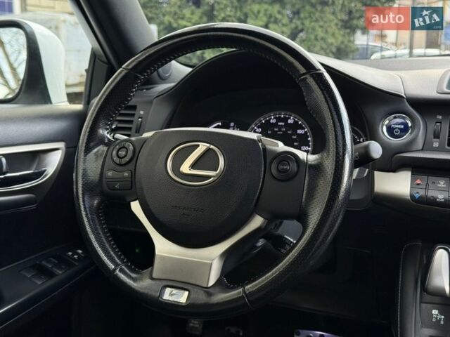 Белый Лексус СТ, объемом двигателя 1.8 л и пробегом 180 тыс. км за 14900 $, фото 43 на Automoto.ua