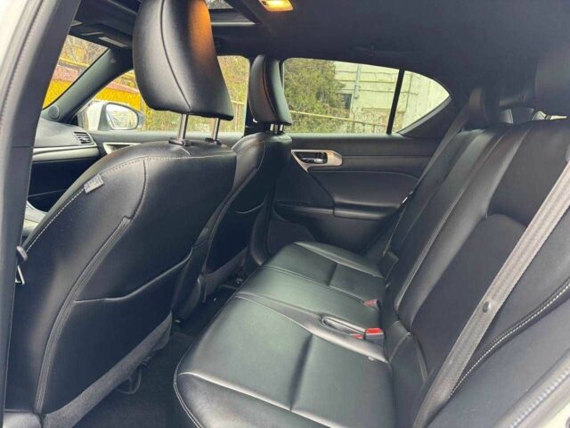 Белый Лексус СТ, объемом двигателя 1.8 л и пробегом 180 тыс. км за 14900 $, фото 15 на Automoto.ua