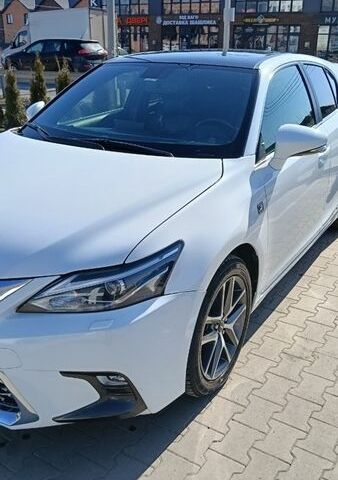 Білий Лексус СТ, об'ємом двигуна 1.8 л та пробігом 122 тис. км за 15700 $, фото 4 на Automoto.ua