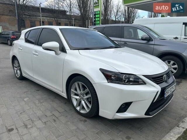 Білий Лексус СТ, об'ємом двигуна 1.8 л та пробігом 82 тис. км за 17000 $, фото 6 на Automoto.ua