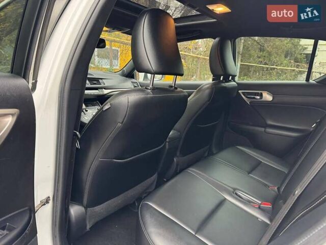 Белый Лексус СТ, объемом двигателя 1.8 л и пробегом 180 тыс. км за 14900 $, фото 14 на Automoto.ua