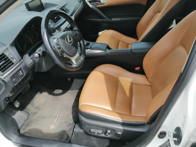 Белый Лексус СТ, объемом двигателя 1.8 л и пробегом 80 тыс. км за 17799 $, фото 14 на Automoto.ua