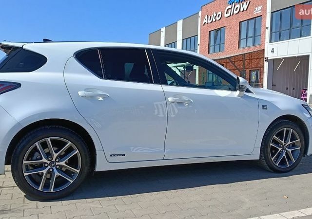 Білий Лексус СТ, об'ємом двигуна 1.8 л та пробігом 122 тис. км за 15700 $, фото 1 на Automoto.ua