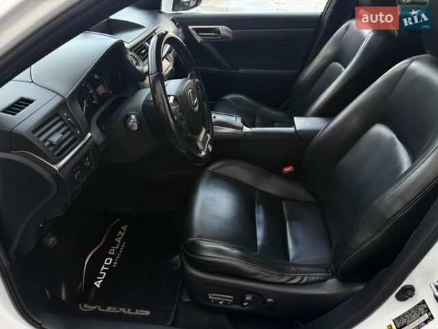 Белый Лексус СТ, объемом двигателя 1.8 л и пробегом 180 тыс. км за 14900 $, фото 32 на Automoto.ua