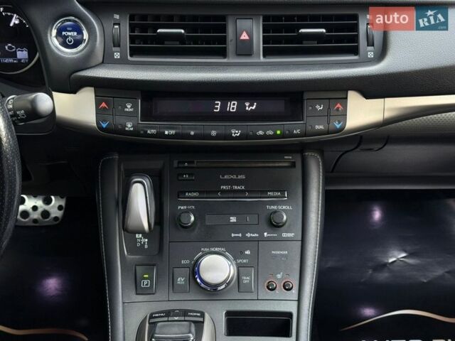 Белый Лексус СТ, объемом двигателя 1.8 л и пробегом 180 тыс. км за 14900 $, фото 44 на Automoto.ua