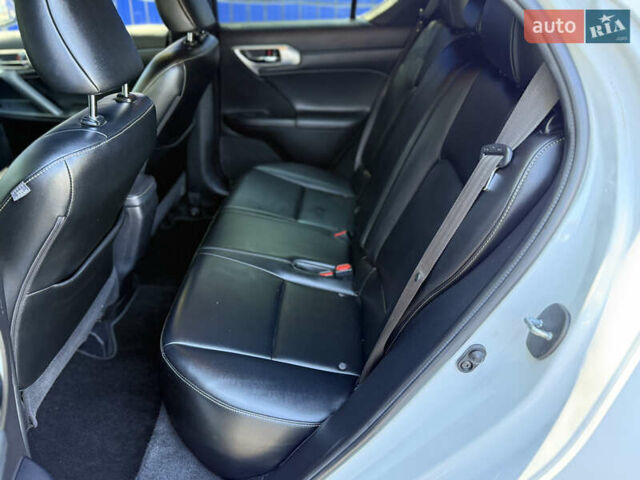 Білий Лексус СТ, об'ємом двигуна 1.8 л та пробігом 170 тис. км за 16900 $, фото 41 на Automoto.ua