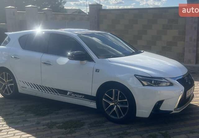 Белый Лексус СТ, объемом двигателя 1.8 л и пробегом 305 тыс. км за 13990 $, фото 2 на Automoto.ua