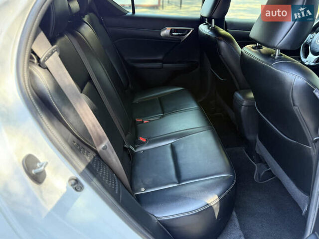 Білий Лексус СТ, об'ємом двигуна 1.8 л та пробігом 170 тис. км за 16900 $, фото 42 на Automoto.ua