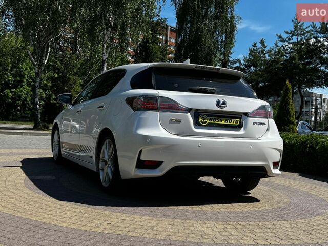 Білий Лексус СТ, об'ємом двигуна 1.8 л та пробігом 196 тис. км за 13800 $, фото 4 на Automoto.ua