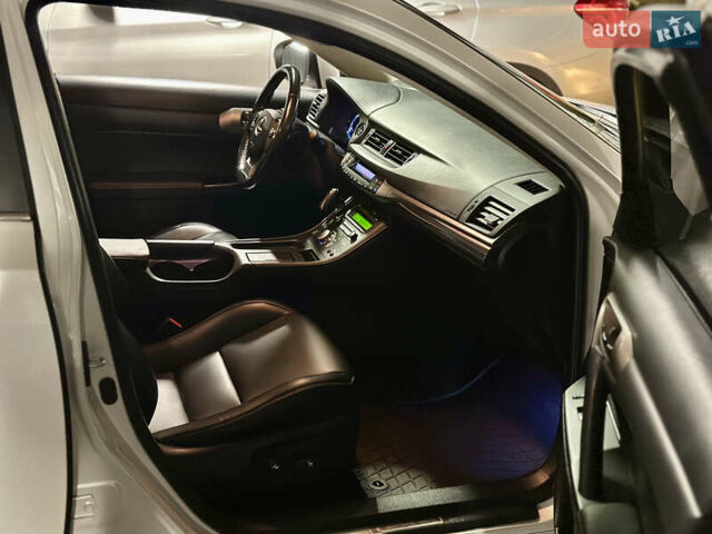 Білий Лексус СТ, об'ємом двигуна 1.8 л та пробігом 120 тис. км за 14499 $, фото 24 на Automoto.ua
