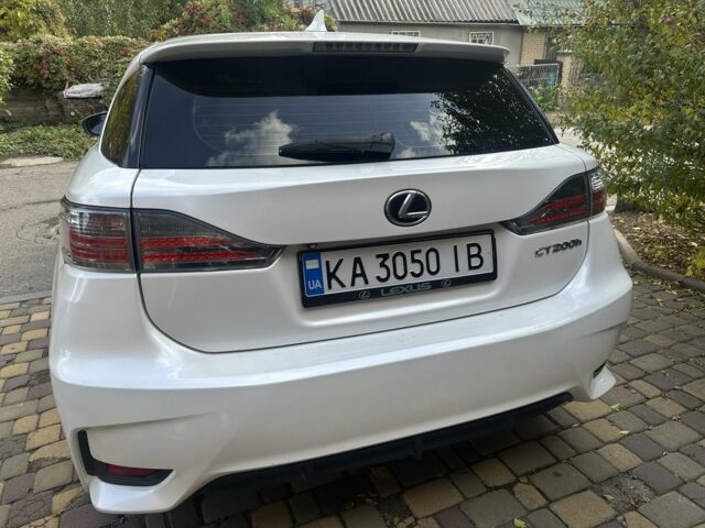 Белый Лексус СТ, объемом двигателя 1.8 л и пробегом 180 тыс. км за 14800 $, фото 3 на Automoto.ua