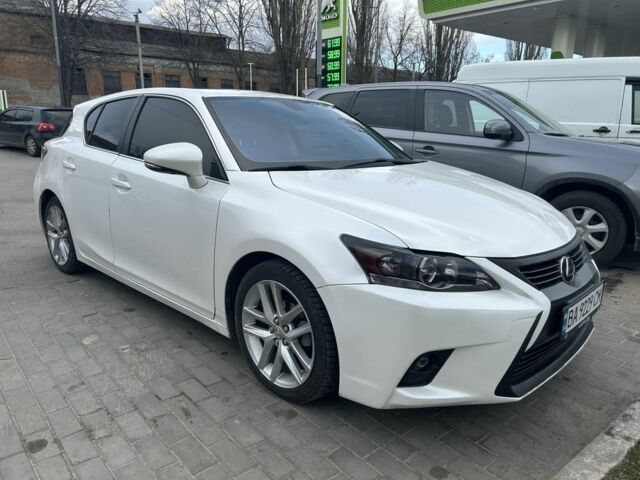 Белый Лексус СТ, объемом двигателя 1.8 л и пробегом 82 тыс. км за 17000 $, фото 13 на Automoto.ua