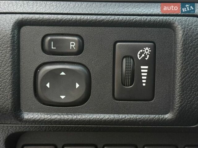 Белый Лексус СТ, объемом двигателя 1.8 л и пробегом 180 тыс. км за 14900 $, фото 52 на Automoto.ua