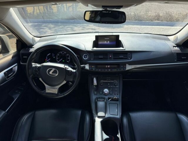 Білий Лексус СТ, об'ємом двигуна 1.8 л та пробігом 150 тис. км за 14700 $, фото 7 на Automoto.ua