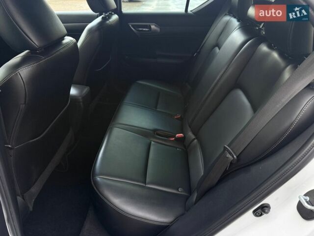 Белый Лексус СТ, объемом двигателя 1.8 л и пробегом 180 тыс. км за 14900 $, фото 36 на Automoto.ua