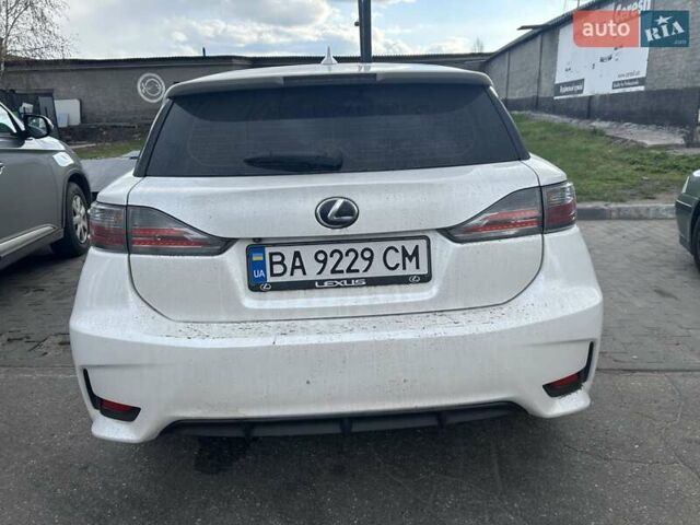 Білий Лексус СТ, об'ємом двигуна 1.8 л та пробігом 82 тис. км за 17000 $, фото 5 на Automoto.ua
