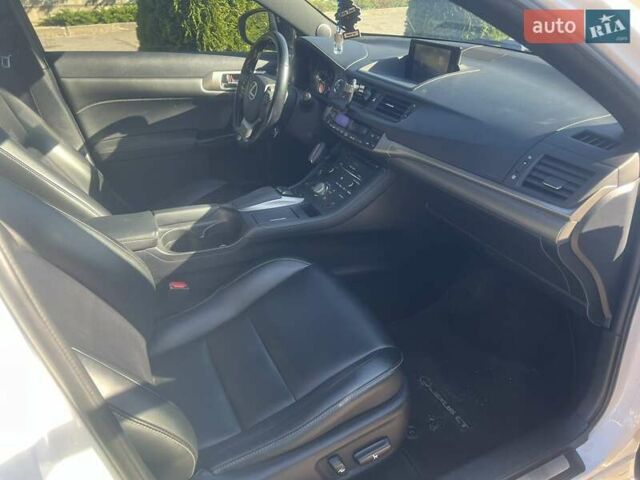 Белый Лексус СТ, объемом двигателя 1.8 л и пробегом 305 тыс. км за 13990 $, фото 11 на Automoto.ua