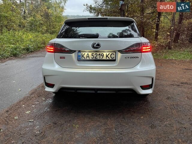 Белый Лексус СТ, объемом двигателя 1.8 л и пробегом 86 тыс. км за 15000 $, фото 7 на Automoto.ua