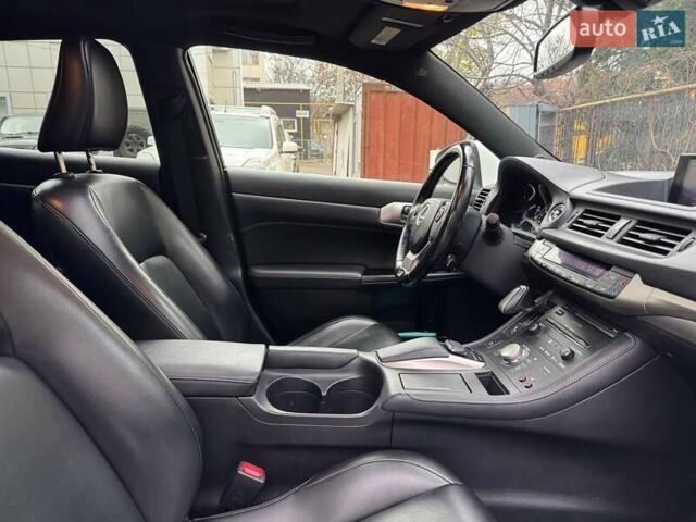 Белый Лексус СТ, объемом двигателя 1.8 л и пробегом 180 тыс. км за 14900 $, фото 13 на Automoto.ua