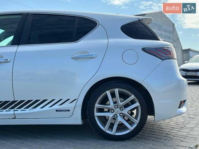 Белый Лексус СТ, объемом двигателя 1.8 л и пробегом 187 тыс. км за 15690 $, фото 4 на Automoto.ua