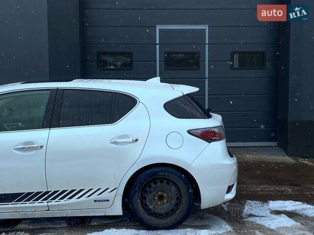 Белый Лексус СТ, объемом двигателя 1.8 л и пробегом 189 тыс. км за 14800 $, фото 4 на Automoto.ua