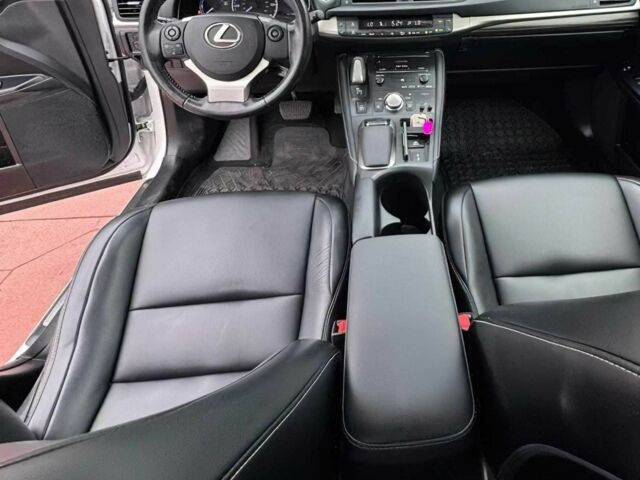Білий Лексус СТ, об'ємом двигуна 1.8 л та пробігом 67 тис. км за 5400 $, фото 8 на Automoto.ua