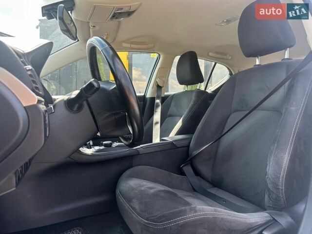 Білий Лексус СТ, об'ємом двигуна 1.8 л та пробігом 70 тис. км за 16999 $, фото 8 на Automoto.ua