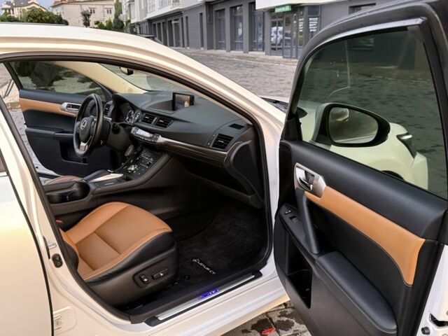 Білий Лексус СТ, об'ємом двигуна 0 л та пробігом 150 тис. км за 16800 $, фото 8 на Automoto.ua