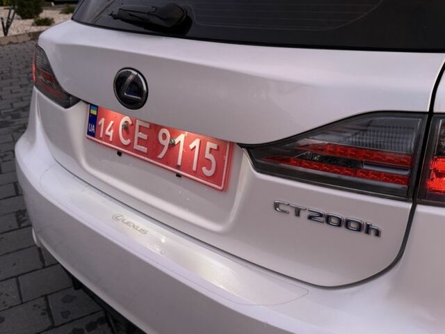 Білий Лексус СТ, об'ємом двигуна 0 л та пробігом 150 тис. км за 16800 $, фото 5 на Automoto.ua