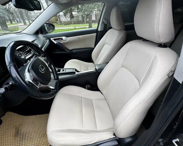 Черный Лексус СТ, объемом двигателя 1.8 л и пробегом 150 тыс. км за 14500 $, фото 25 на Automoto.ua