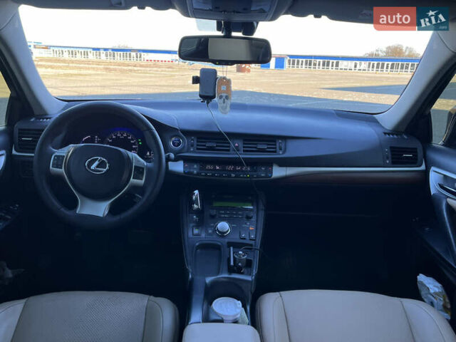 Чорний Лексус СТ, об'ємом двигуна 1.8 л та пробігом 129 тис. км за 12500 $, фото 17 на Automoto.ua