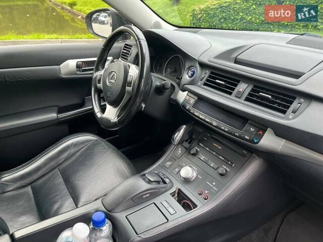 Черный Лексус СТ, объемом двигателя 1.8 л и пробегом 182 тыс. км за 11700 $, фото 12 на Automoto.ua