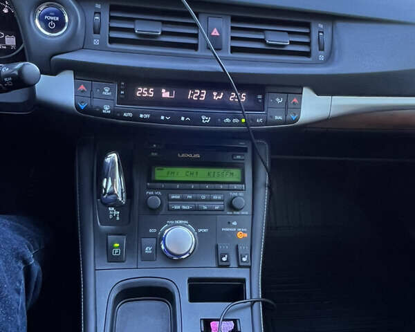 Чорний Лексус СТ, об'ємом двигуна 1.8 л та пробігом 129 тис. км за 12500 $, фото 18 на Automoto.ua