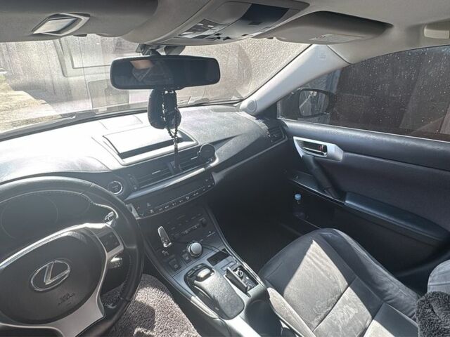 Черный Лексус СТ, объемом двигателя 1.8 л и пробегом 196 тыс. км за 10500 $, фото 1 на Automoto.ua