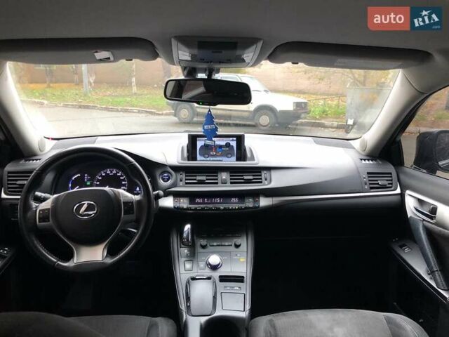 Чорний Лексус СТ, об'ємом двигуна 1.8 л та пробігом 280 тис. км за 10300 $, фото 4 на Automoto.ua