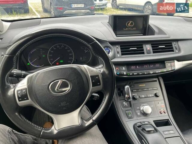 Черный Лексус СТ, объемом двигателя 1.8 л и пробегом 182 тыс. км за 11700 $, фото 17 на Automoto.ua