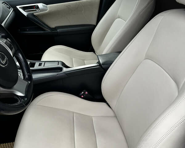 Черный Лексус СТ, объемом двигателя 1.8 л и пробегом 150 тыс. км за 14500 $, фото 23 на Automoto.ua