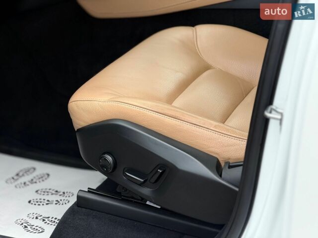 Черный Лексус СТ, объемом двигателя 1.8 л и пробегом 302 тыс. км за 11200 $, фото 11 на Automoto.ua